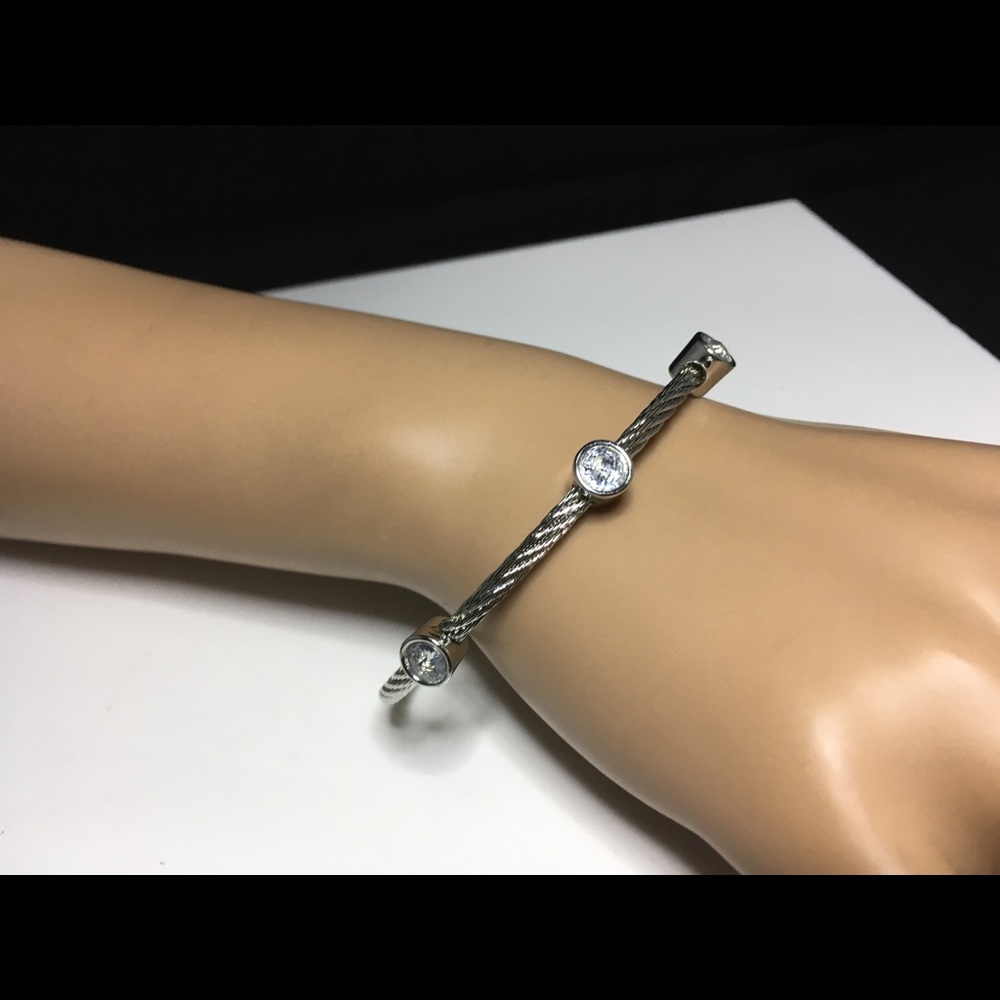 Jewelry - Picture 5 of 8